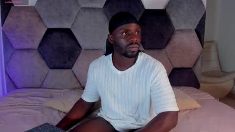 LEANDRO online show from 04-19-26, 03:39