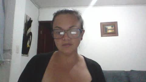 Snapshot of lau16310 chatting on 02-12-26, 01:44 Laura online show from 02-12-26, 01:44