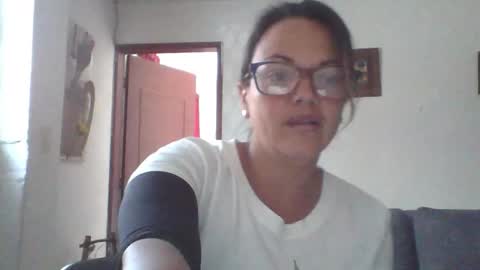 Snapshot of lau16310 chatting on 02-12-26, 02:56 Laura online show from 02-12-26, 02:56