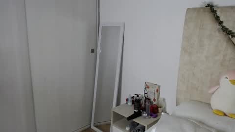 Snapshot of laugreen chatting on 02-06-26, 10:46 Laura online show from 02-06-26, 10:46