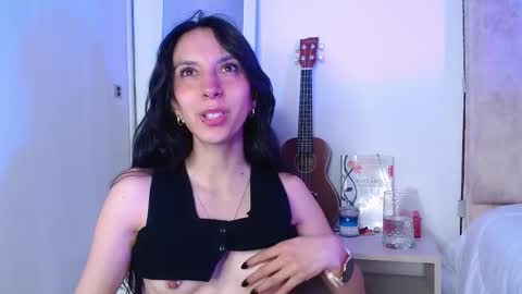Snapshot of laugreen chatting on 02-11-26, 04:50 Laura online show from 02-11-26, 04:50