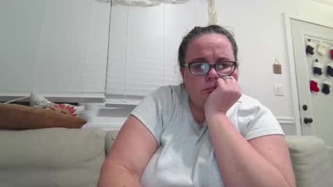 Snapshot of laulauma chatting on 12-20-24, 04:20 LauLauMa online show from 12-20-24, 04:20