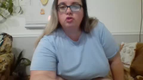 Snapshot of laulauma chatting on 12-30-24, 12:20 LauLauMa online show from 12-30-24, 12:20