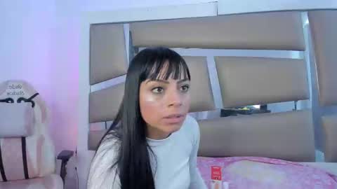 laura__js_ online show from 02-18-25, 08:36