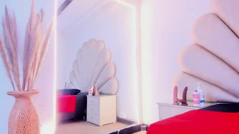 Snapshot of laura__martiinez chatting on 10-18-25, 02:18 online show from 10-18-25, 02:18