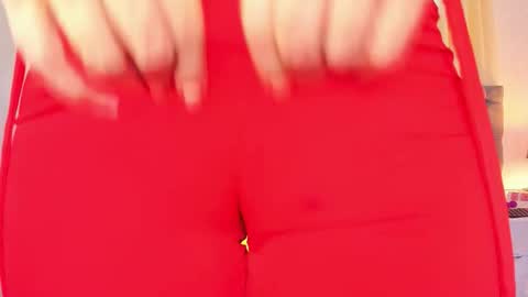 Snapshot of laura__martiinez chatting on 02-06-26, 09:18 online show from 02-06-26, 09:18