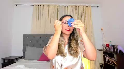 Snapshot of laura__martiinez chatting on 06-26-26, 02:49 online show from 06-26-26, 02:49