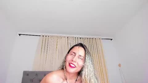 Snapshot of laura__martiinez chatting on 07-10-26, 02:05 online show from 07-10-26, 02:05