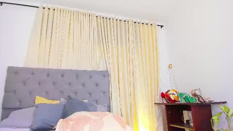 Snapshot of laura__martiinez chatting on 07-12-26, 03:52 online show from 07-12-26, 03:52