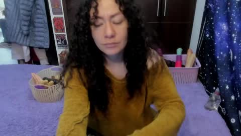 Snapshot of laura_anal_ chatting on 05-12-26, 12:46 Wen online show from 05-12-26, 12:46