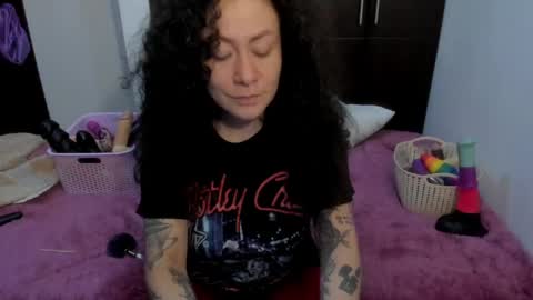 Snapshot of laura_anal_ chatting on 05-22-26, 04:23 Wen online show from 05-22-26, 04:23
