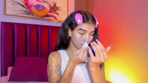 Laura online show from 11-27-25, 01:02