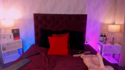 Snapshot of laura_bassi chatting on 03-12-25, 08:41 Laura Bassi online show from 03-12-25, 08:41