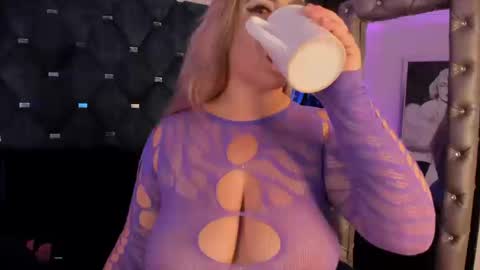 Snapshot of laura_bassi chatting on 09-18-25, 04:03 Laura Bassi online show from 09-18-25, 04:03