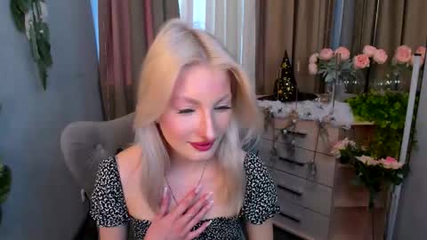 Laura online show from 10-21-25, 01:12