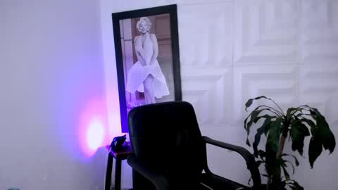 Snapshot of laura_candy02 chatting on 11-13-25, 05:34 LAURA online show from 11-13-25, 05:34