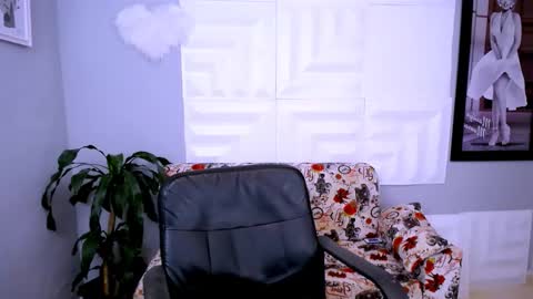 LAURA online show from 03-05-26, 05:53