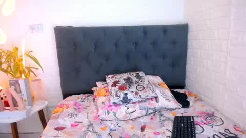 LAURA online show from 04-18-26, 07:58