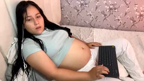 Snapshot of laura_d23 chatting on 01-05-25, 02:38 laura online show from 01-05-25, 02:38