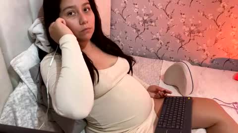 Snapshot of laura_d23 chatting on 01-10-25, 02:46 laura online show from 01-10-25, 02:46