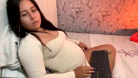 Snapshot of laura_d23 chatting on 01-10-25, 05:47 laura online show from 01-10-25, 05:47