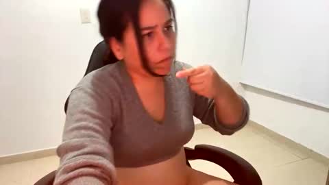 Snapshot of laura_d23 chatting on 10-02-25, 11:01 laura online show from 10-02-25, 11:01