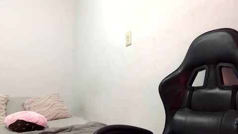 laura online show from 04-21-26, 02:51