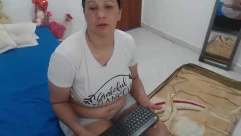 laura_foxx2379 online show from 11-06-25, 06:09