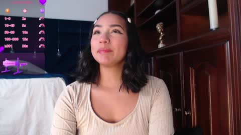 Snapshot of laura_golden1 chatting on 12-12-24, 01:32 lLAURA online show from 12-12-24, 01:32