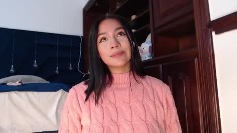 Snapshot of laura_golden1 chatting on 12-29-24, 01:24 lLAURA online show from 12-29-24, 01:24