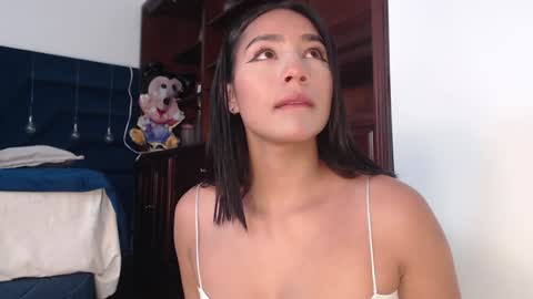 Snapshot of laura_golden1 chatting on 01-04-25, 07:13 lLAURA online show from 01-04-25, 07:13
