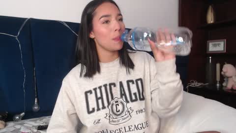 Snapshot of laura_golden1 chatting on 01-25-25, 01:43 lLAURA online show from 01-25-25, 01:43