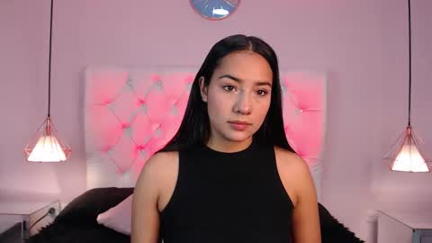 Snapshot of laura_golden1 chatting on 10-22-25, 12:05 lLAURA online show from 10-22-25, 12:05