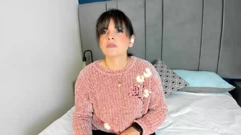 laura hotties online show from 11-24-25, 01:00