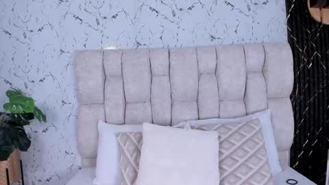 LauraIvy online show from 11-25-25, 12:27