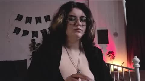 Snapshot of laura_karamazov chatting on 02-18-26, 09:05 Miss Laura online show from 02-18-26, 09:05