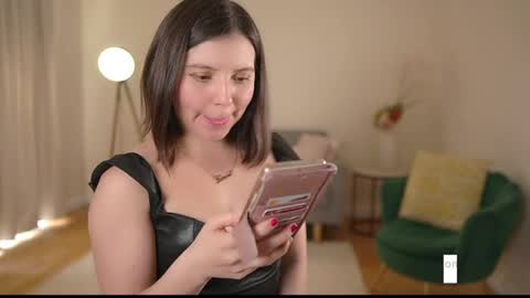 Laura Lee. online show from 01-30-25, 05:52