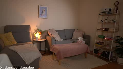 Laura Lee. online show from 05-02-26, 02:05