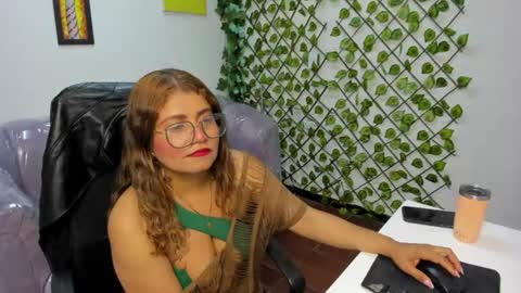 Snapshot of laura_marttin chatting on 07-12-26, 02:46 laura_marttin online show from 07-12-26, 02:46