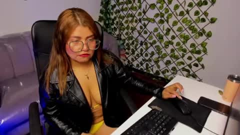 Snapshot of laura_marttin chatting on 07-15-26, 02:39 laura_marttin online show from 07-15-26, 02:39