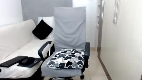 Laura online show from 03-02-25, 02:41