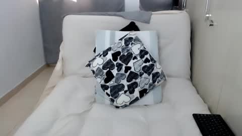 Laura online show from 11-22-25, 09:25