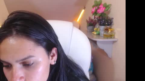 Snapshot of laura_pink22 chatting on 12-22-24, 01:23 Laura Pink online show from 12-22-24, 01:23