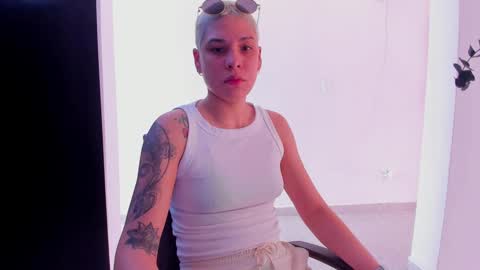 Laura Rose online show from 09-11-25, 05:57