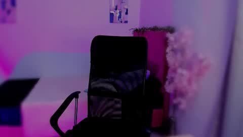 Laura Rose online show from 11-15-25, 06:48