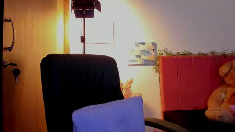 Laura Rose online show from 04-15-26, 04:19