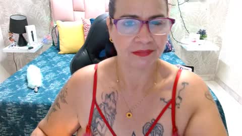 Snapshot of laura_riley chatting on 12-27-24, 02:54 Laura online show from 12-27-24, 02:54