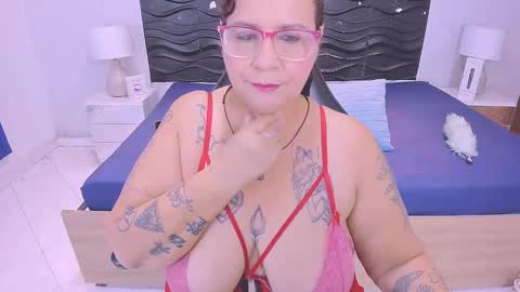 Snapshot of laura_riley chatting on 01-13-26, 12:10 Laura online show from 01-13-26, 12:10