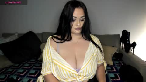 Laura online show from 09-17-25, 04:19