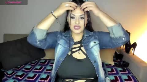 Laura online show from 09-19-25, 04:29